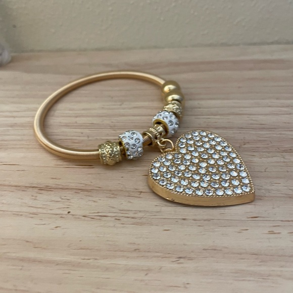Stretch gold cord bracelet with sparkly heart and gold & sparkly charms! Bling! - Picture 8 of 8